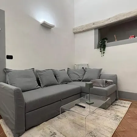 Unique And Antique Apartment Florence