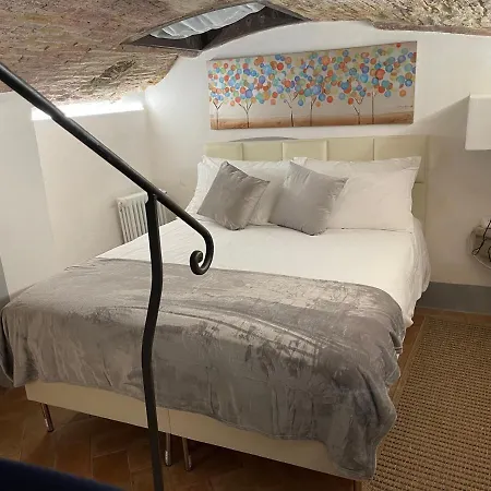 Unique And Antique Apartment Florence
